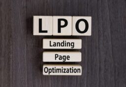 LPO（Landing Page Optimization）とは、ランディングページ（ユーザーが最初にアクセスするウェブページ）を最適化して、訪問者が目標とする行動を取る確率を高める手法です。具体的には、購入や問い合わせ、資料のダウンロードなど、特定のコンバージョンを促進するために、ページのデザインやコンテンツを改善します。