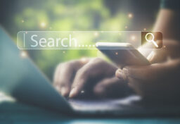 Googleで何かを検索したとき、商品画像が出てきたり、星のレビューがついていたり、Q&Aが展開されたりするのを見たことはありませんか？ それを「リッチリザルト（Rich Results）」と言います。 リッチリザルトは、検索結果に表示される情報を、より視覚的に・より多くの情報を添えてユーザーに届ける表示形式のことです。