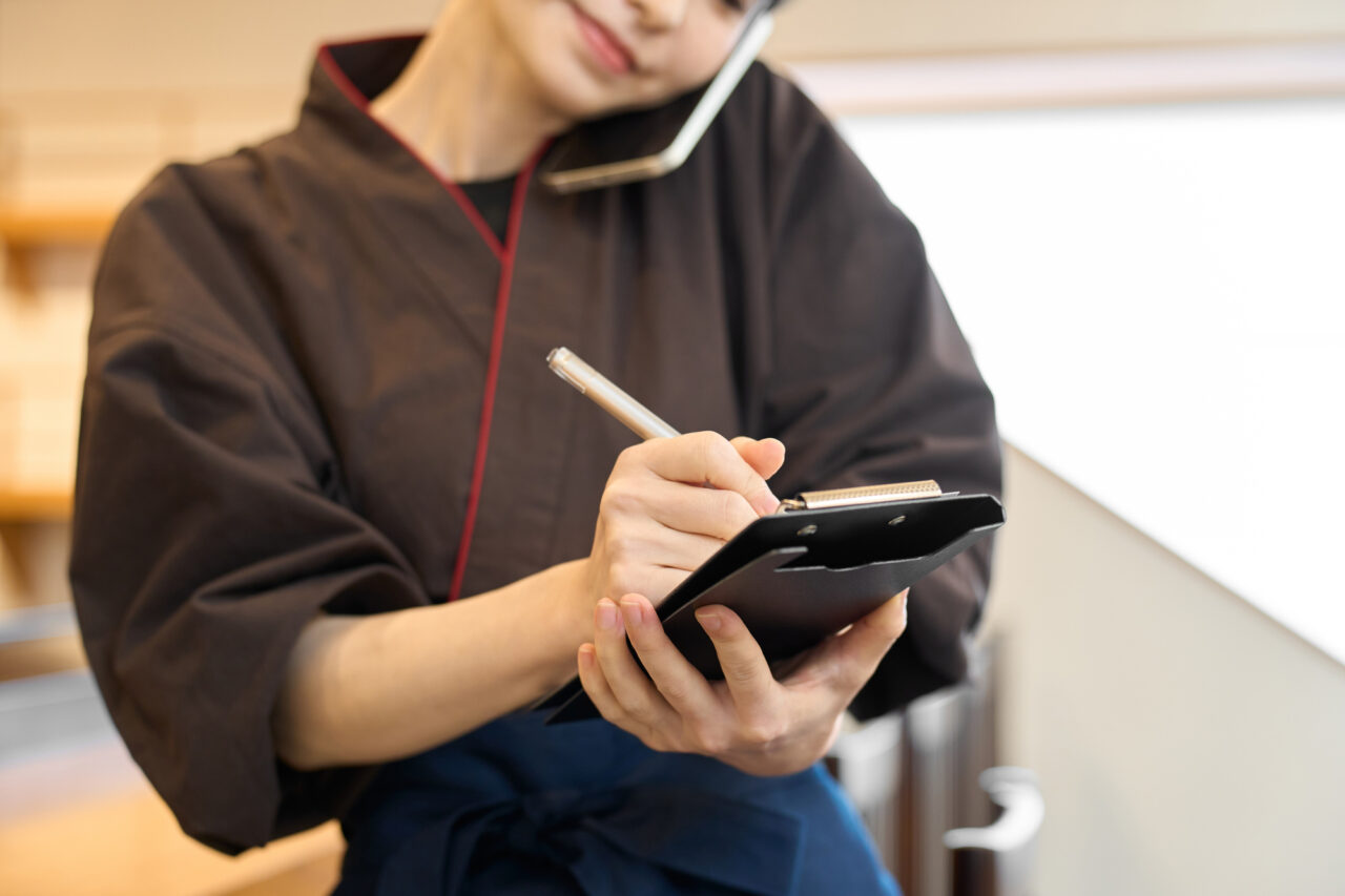 「もし自分がお客さまだったら、どう感じるだろう?」
そう考える癖を持つ人は、どんな場面でも判断の軸がぶれません。