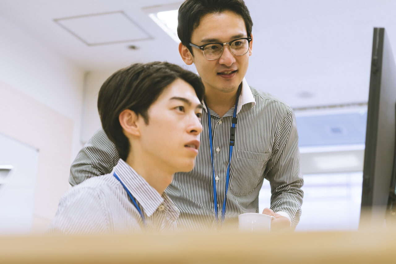 私たちが目指すのは、楽しくて成果を出せる強いチーム。そのために欠かせないのは、知識や経験を「抱え込まない」姿勢です。