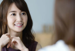 感動や驚き、おいしさといった気持ちは目に見えるかたちがありません。だからこそ、伝えるときには相手の頭の中に具体的なイメージが浮かぶように表現することが大切です。