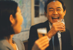 順調に物事が進んでいるときほど、思わぬ落とし穴が待っています。甘い誘惑や、周囲からの持ちかけに流されてしまうリスクが高まるのもこのタイミングです。