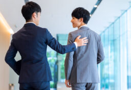 司や取引先など“目上の人”には低姿勢なのに、部下や後輩には横柄な態度をとる。 そんな人を見たことはありませんか。正直、とてもカッコ悪い姿です。