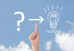 仕事を重ね、失敗をし、思い通りにいかない場面に何度も出会いながら、それでも続けていくうちに、人は少しずつ「考える前にわかること」が増えていきますが、その感覚は決して魔法のようなものではなく、過去の体験や結果が自分の中で静かに積み重なった結果として表に出てくるものです。