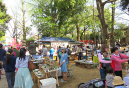 地域活性という言葉を聞くと、マルシェやお祭り、交流イベントなどを思い浮かべる方も多いのではないでしょうか。 たしかに、人が集まり、その場がにぎわうことはとても大切です。普段は出会わない人同士がつながったり、地域の魅力をあらためて感じたりするきっかけにもなります。 ただ、地域活性で本当に大切なのは、イベント当日のにぎわいだけではありません。 そのあとに何が残るのか。そこまで考えていくことが、実はとても重要です。