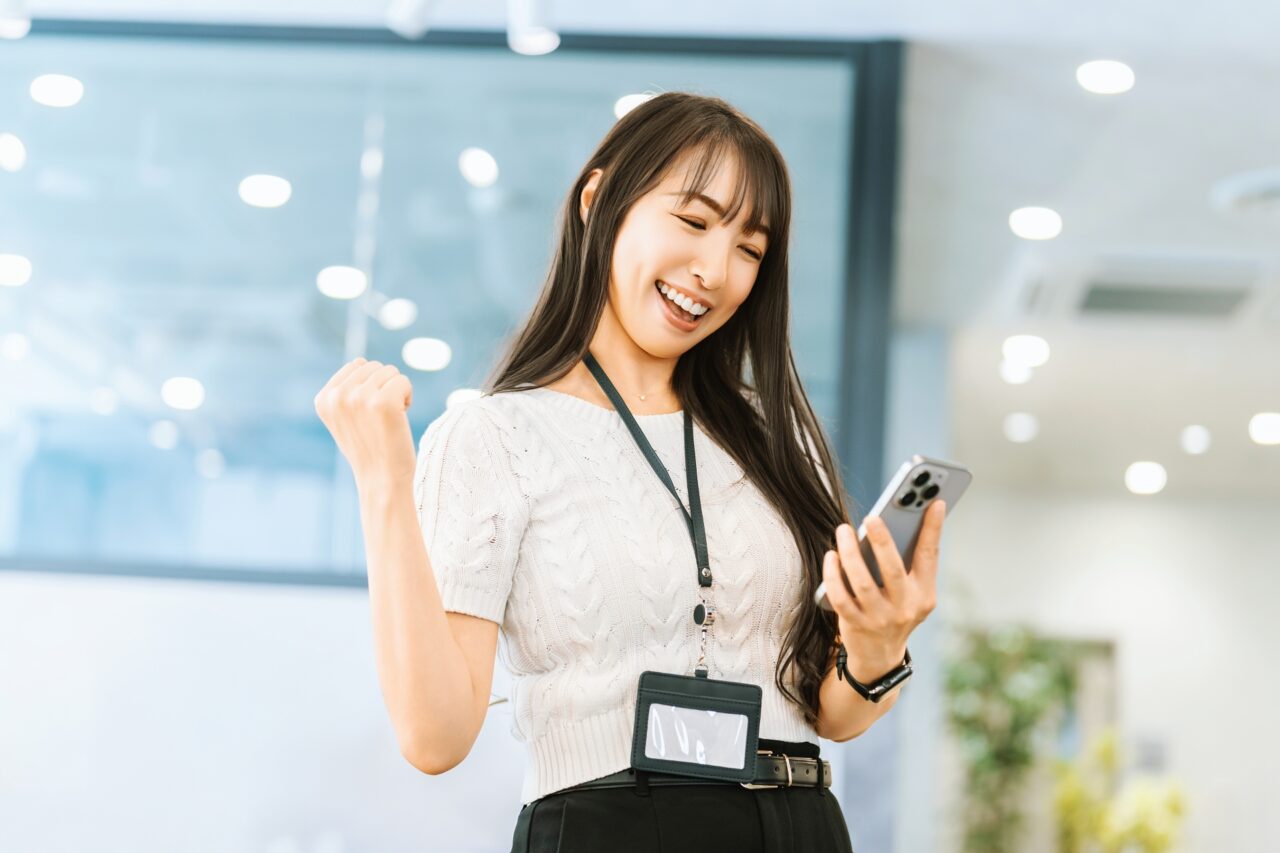 採用に関する情報では、仕事内容や条件だけでなく、会社の雰囲気や働く人の表情も大切な要素になります。

どんな人たちが働いているのか。
どんな考え方を大切にしているのか。
どんな未来に向かっているのか。

そうした情報が伝わることで、求職者にとって会社をより身近に感じてもらえるきっかけになります。

採用ページや求人ツールでは、条件だけでは伝わりにくい“会社らしさ”をどう表現するかが大切だと感じています。