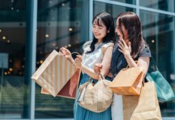 プロダクトアウトは、作り手の思いを生む力です。 マーケットインは、その思いを相手に届ける力です。 この両方がつながった時、商品やサービスはただ存在するだけでなく、人に選ばれるものになっていくのだと思います。