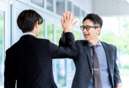 今の自分にできる範囲だけで終わらせず、少し先の価値まで考えてみる。少し背伸びをしてみる。少し責任を引き受けてみる。 その積み重ねが、やがて大きな仕事に耐えられる自分をつくっていくのだと思います。