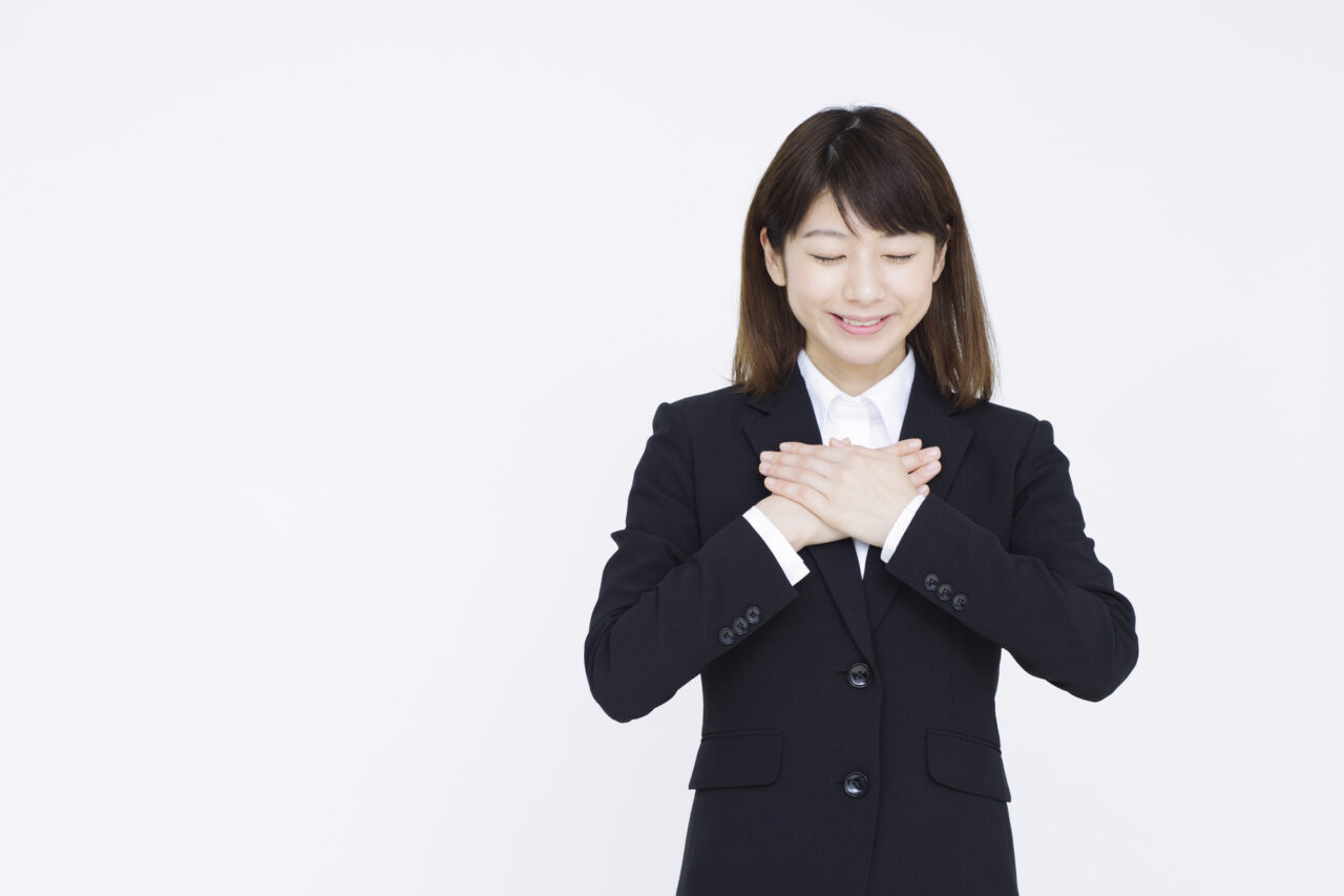 「心」とは何でしょうか。

うれしい、悲しい、懐かしい、楽しい、不安になる、欲しくなる、誰かに会いたくなる。

私たちは日々、いろいろな感情を持ちながら生きています。そして、その感情の動きをまとめて「心」と呼んでいるのだと思います。