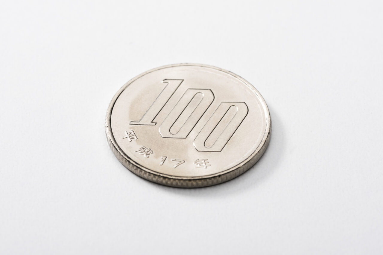 たとえば、自動販売機の横で100円を拾ったとします。

少しうれしいと思います。

ではそのあと、自分の財布から100円を落としたことに気づいたらどうでしょう。

結果だけ見ればプラスマイナスゼロです。